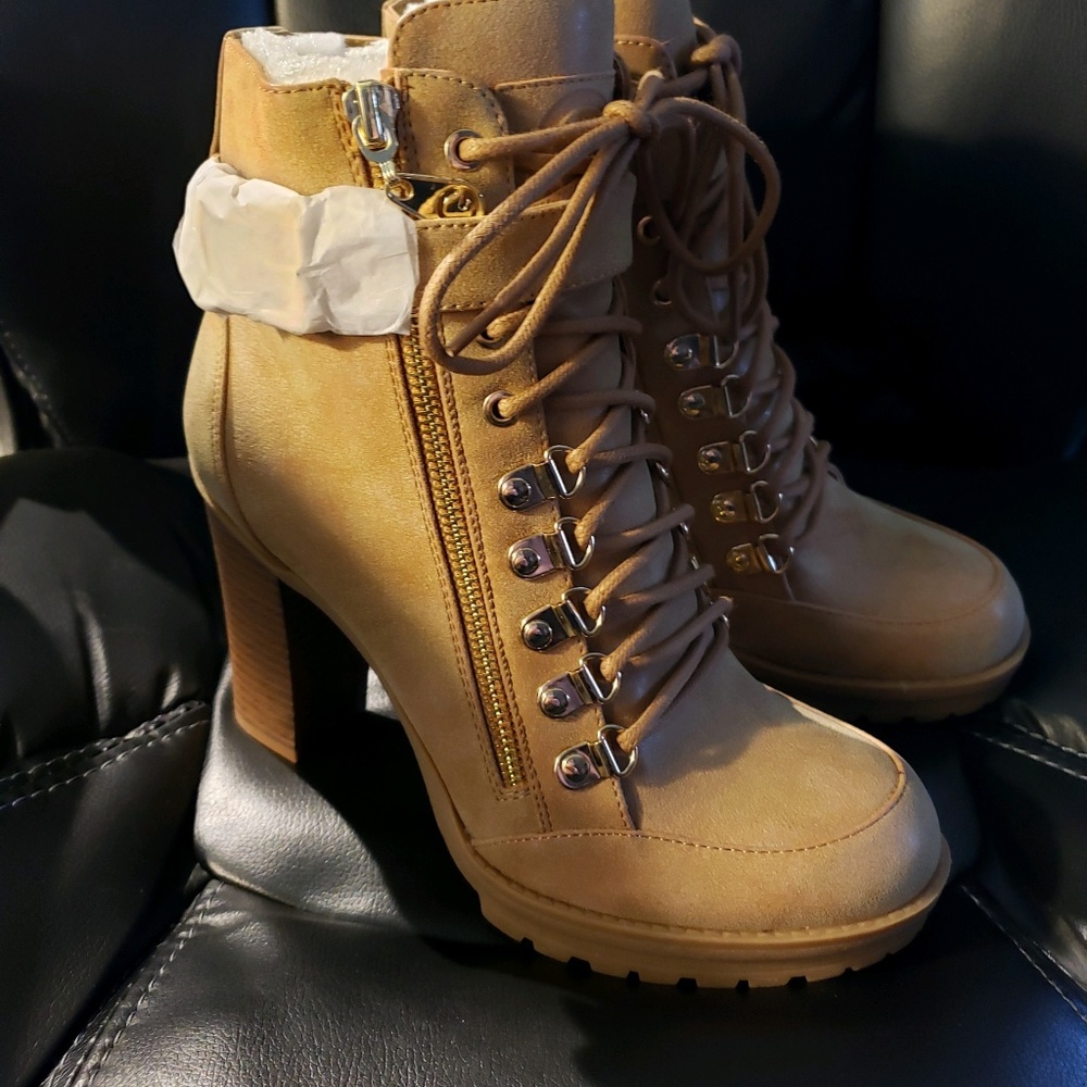 GUESS BOOTIES , NWT ,  GRAZZY2